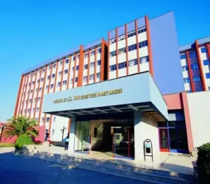 Former İzmir Metropolitan Mayor Burhan Özfatura Passes Away at 83 Following Cardiac Arrest