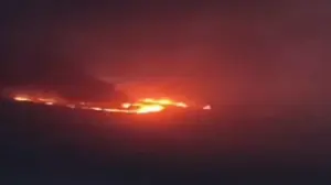 Massive Fire Breaks Out at Tire Storage Facility in Elazığ, Triggering Emergency Response