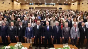 Rektörden ilk ders… “Yapay zekâya değil, aklınıza güvenin”