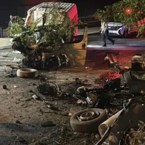 Worker Shuttle Van Crashes into Lighting Pole in Karabük: 6 Injured