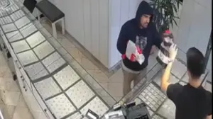 Quick Thinking and an Umbrella: How a Turkish Jeweler Outsmarted a Desperate Robber in Istanbul